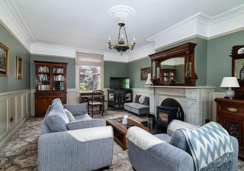 Living room at Riverdale House B&B.